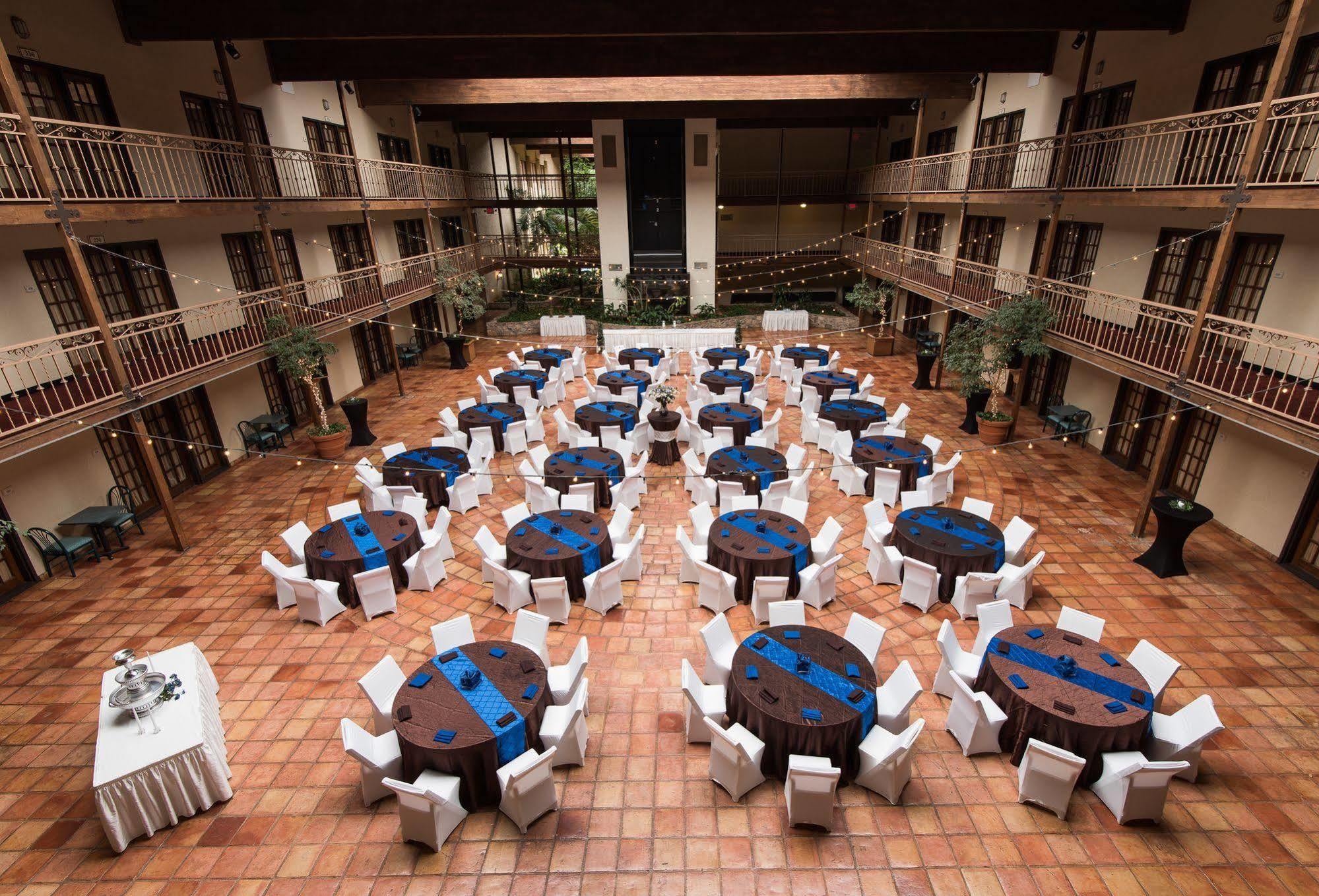 Mcm Elegante Suites Abilene Buitenkant foto